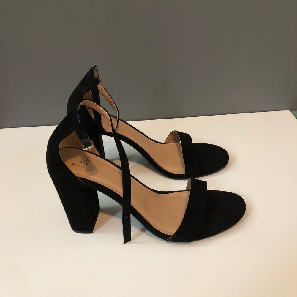 Heals - Picture 3 of 4